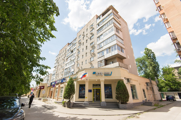 Продам трехкомнатную (3-комн.) квартиру, Кирова ул, 30, Батайск г