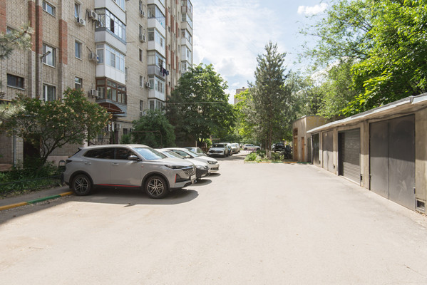 Продам трехкомнатную (3-комн.) квартиру, Кирова ул, 30, Батайск г