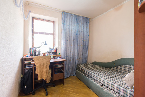 Продам трехкомнатную (3-комн.) квартиру, Кирова ул, 30, Батайск г