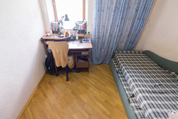 Продам трехкомнатную (3-комн.) квартиру, Кирова ул, 30, Батайск г