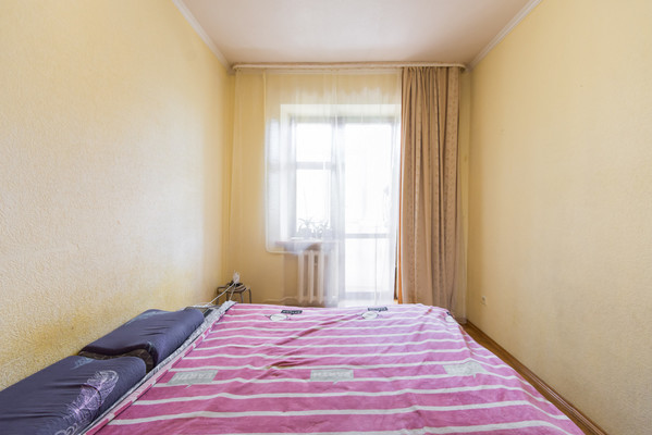 Продам трехкомнатную (3-комн.) квартиру, Кирова ул, 30, Батайск г