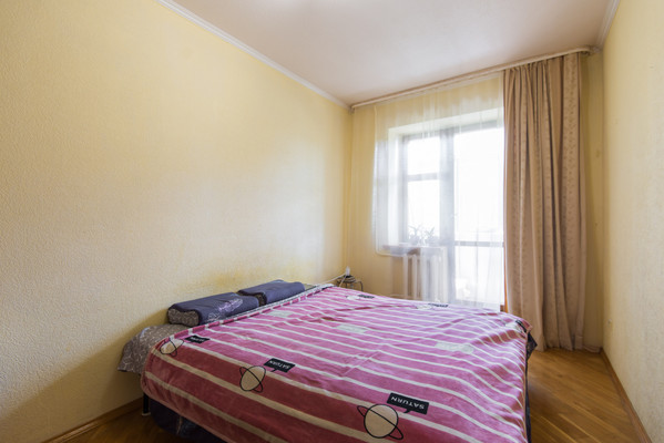 Продам трехкомнатную (3-комн.) квартиру, Кирова ул, 30, Батайск г