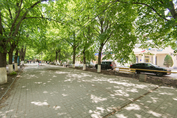 Продам трехкомнатную (3-комн.) квартиру, Кирова ул, 30, Батайск г