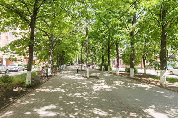 Продам трехкомнатную (3-комн.) квартиру, Кирова ул, 30, Батайск г