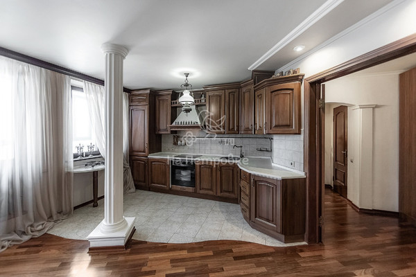 Продам трехкомнатную (3-комн.) квартиру, Люблинская ул, 165к2, Москва г
