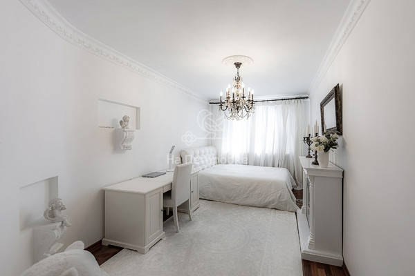 Продам трехкомнатную (3-комн.) квартиру, Люблинская ул, 165к2, Москва г