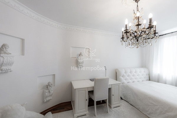 Продам трехкомнатную (3-комн.) квартиру, Люблинская ул, 165к2, Москва г