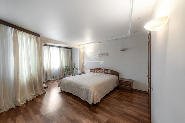 Продам трехкомнатную (3-комн.) квартиру, Люблинская ул, 165к2, Москва г