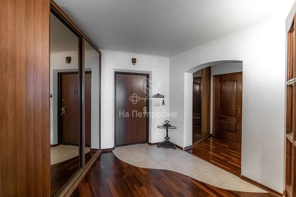 Продам трехкомнатную (3-комн.) квартиру, Люблинская ул, 165к2, Москва г