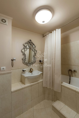 Продам трехкомнатную (3-комн.) квартиру, Люблинская ул, 165к2, Москва г