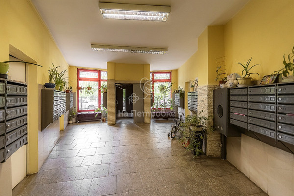 Продам трехкомнатную (3-комн.) квартиру, Люблинская ул, 165к2, Москва г