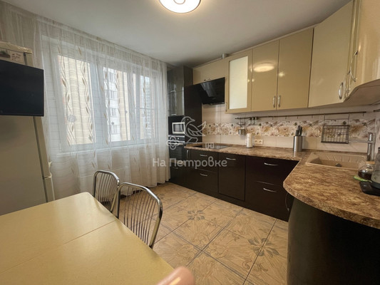 Продам трехкомнатную (3-комн.) квартиру, Южная ул, 25, Дрожжино рп