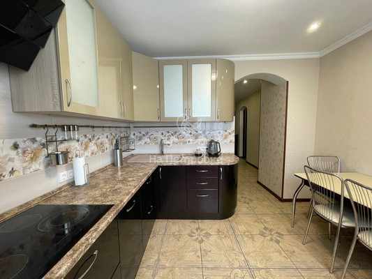 Продам трехкомнатную (3-комн.) квартиру, Южная ул, 25, Дрожжино рп