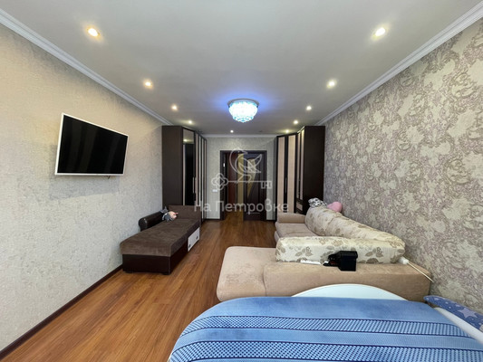 Продам трехкомнатную (3-комн.) квартиру, Южная ул, 25, Дрожжино рп