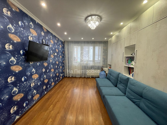 Продам трехкомнатную (3-комн.) квартиру, Южная ул, 25, Дрожжино рп