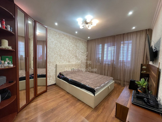Продам трехкомнатную (3-комн.) квартиру, Южная ул, 25, Дрожжино рп