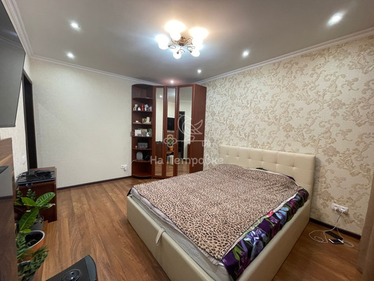 Продам трехкомнатную (3-комн.) квартиру, Южная ул, 25, Дрожжино рп
