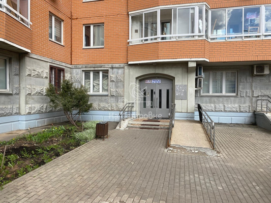 Продам трехкомнатную (3-комн.) квартиру, Южная ул, 25, Дрожжино рп