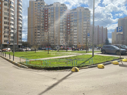 Продам трехкомнатную (3-комн.) квартиру, Южная ул, 25, Дрожжино рп
