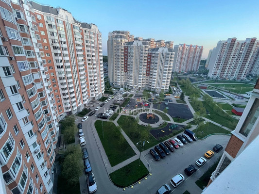 Продам трехкомнатную (3-комн.) квартиру, Южная ул, 25, Дрожжино рп