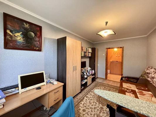 Продам трехкомнатную (3-комн.) квартиру, Заводской пер, 44, Симферополь г