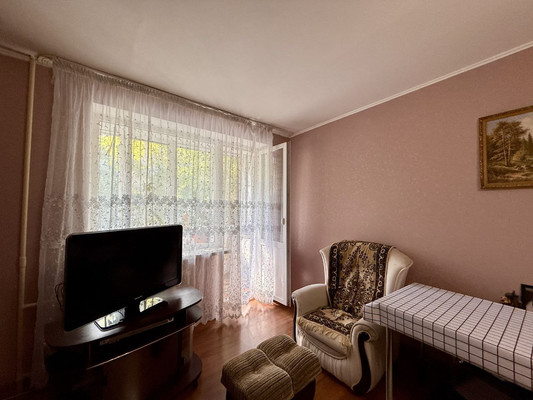 Продам трехкомнатную (3-комн.) квартиру, Заводской пер, 44, Симферополь г
