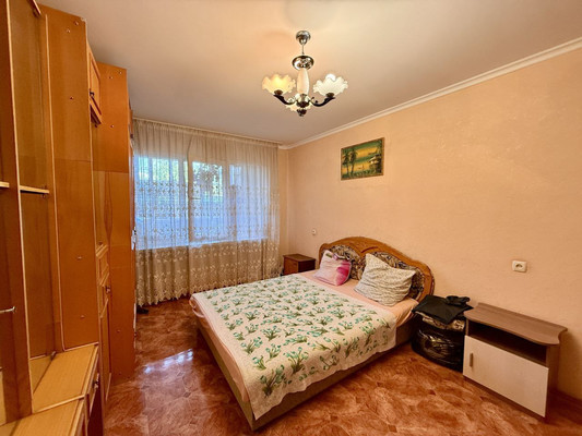 Продам трехкомнатную (3-комн.) квартиру, Заводской пер, 44, Симферополь г
