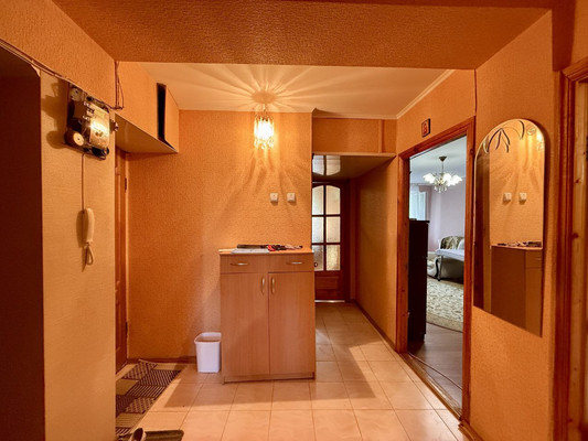 Продам трехкомнатную (3-комн.) квартиру, Заводской пер, 44, Симферополь г