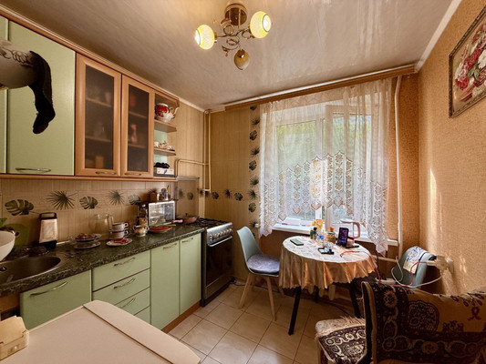 Продам трехкомнатную (3-комн.) квартиру, Заводской пер, 44, Симферополь г