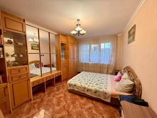 Продам трехкомнатную (3-комн.) квартиру, Заводской пер, 44, Симферополь г