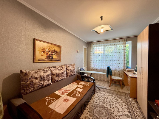 Продам трехкомнатную (3-комн.) квартиру, Заводской пер, 44, Симферополь г