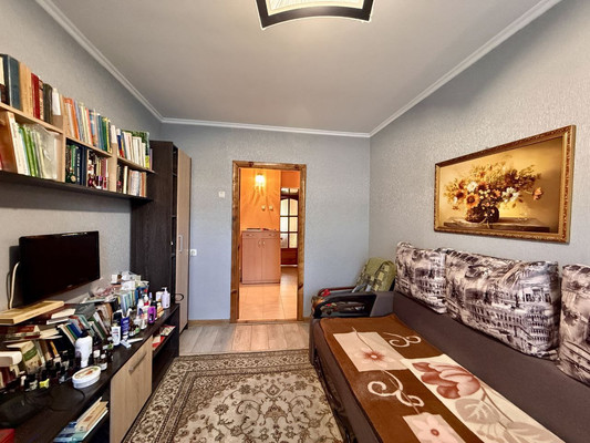 Продам трехкомнатную (3-комн.) квартиру, Заводской пер, 44, Симферополь г