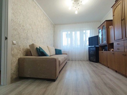 Продам трехкомнатную (3-комн.) квартиру, Чекистов ул, 88, Калининград г