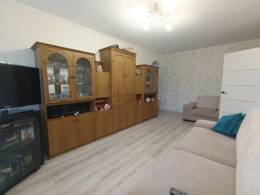 Продам трехкомнатную (3-комн.) квартиру, Чекистов ул, 88, Калининград г