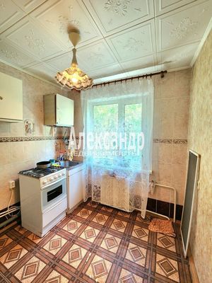 Продам трехкомнатную (3-комн.) квартиру, Романтиков ул, д. 13, Кириши г