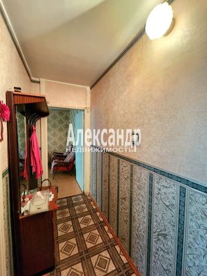 Продам трехкомнатную (3-комн.) квартиру, Романтиков ул, д. 13, Кириши г
