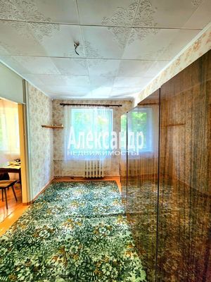 Продам трехкомнатную (3-комн.) квартиру, Романтиков ул, д. 13, Кириши г
