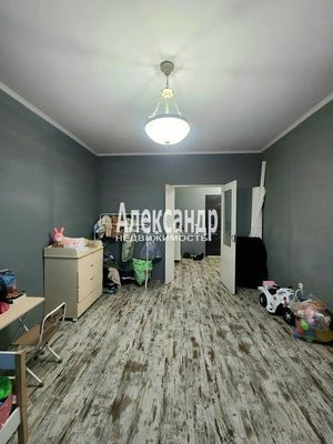 Продам двухкомнатную (2-комн.) квартиру, Восточная ул, 18, Кириши г