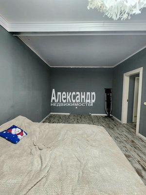 Продам двухкомнатную (2-комн.) квартиру, Восточная ул, 18, Кириши г