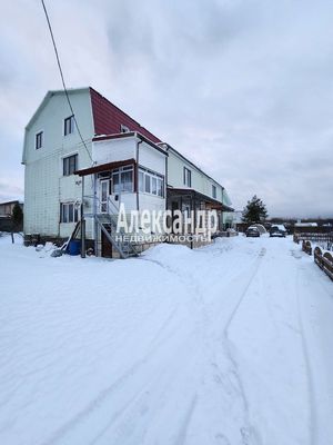 Продам многокомнатную квартиру, Нефтехимиков ул, 48, Кириши г