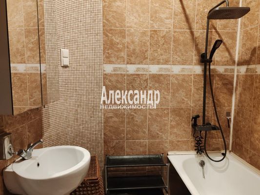 Продам трехкомнатную (3-комн.) квартиру, Московский пр-кт, 132, Санкт-Петербург г