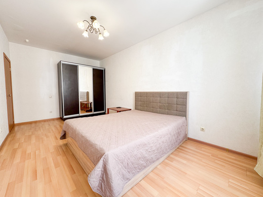 Продам двухкомнатную (2-комн.) квартиру, Степана Разина ул, 107, Екатеринбург г