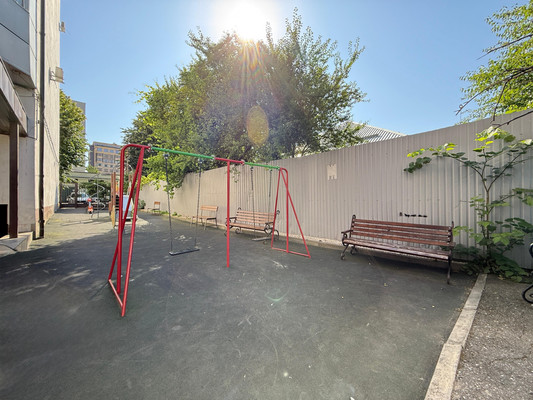 Продам трехкомнатную (3-комн.) квартиру, Пушкина ул, 35, Нальчик г