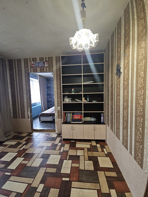 Продам трехкомнатную (3-комн.) квартиру, Крупской ул, 5, Гатчина г