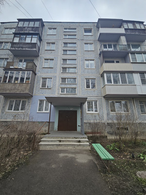 Продам трехкомнатную (3-комн.) квартиру, Крупской ул, 5, Гатчина г