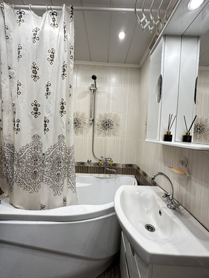 Продам трехкомнатную (3-комн.) квартиру, Химиков ул, 51, Казань г