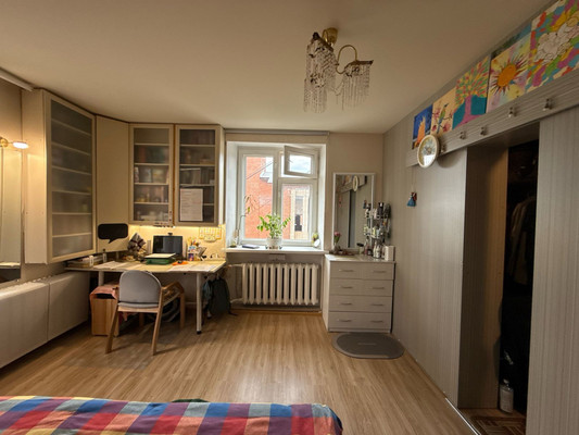 Продам трехкомнатную (3-комн.) квартиру, Робеспьера ул, 25, Воткинск г