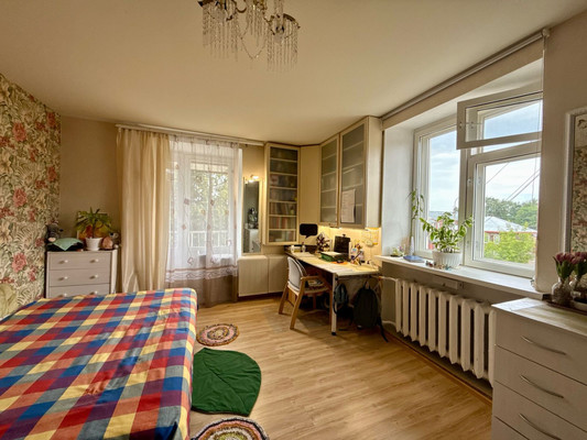 Продам трехкомнатную (3-комн.) квартиру, Робеспьера ул, 25, Воткинск г