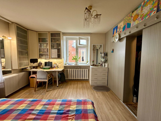 Продам трехкомнатную (3-комн.) квартиру, Робеспьера ул, 25, Воткинск г