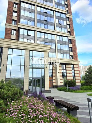 Продам трехкомнатную (3-комн.) квартиру, Космонавтов пр-кт, 102к1, Санкт-Петербург г